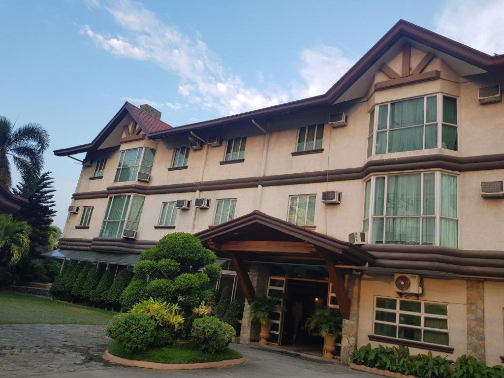 Chocolate And Berries Hotel Baliuag Extérieur photo