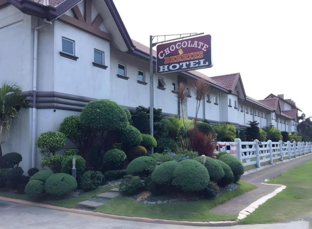 Chocolate And Berries Hotel Baliuag Extérieur photo